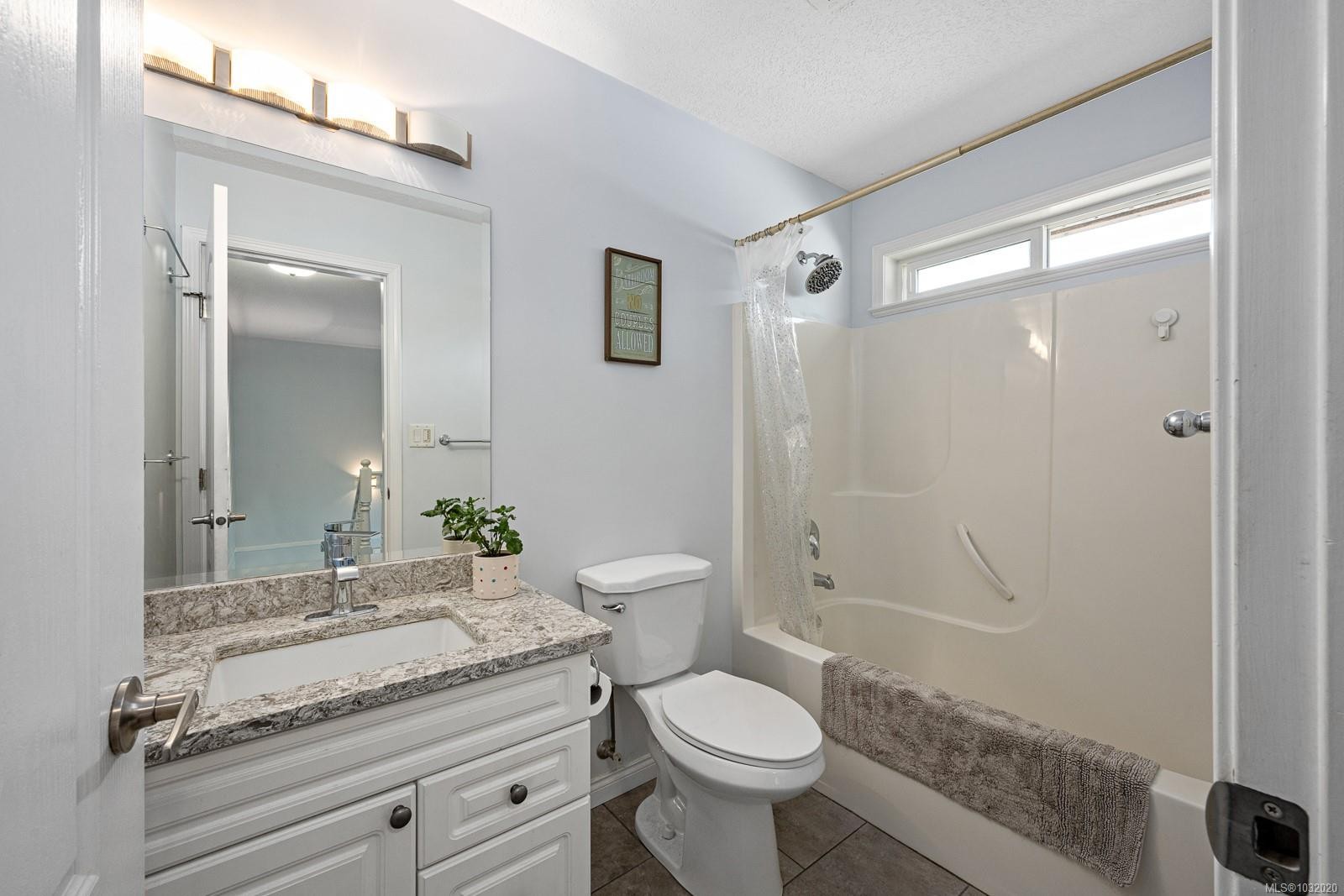 1952 Marten Ave, Comox, BC