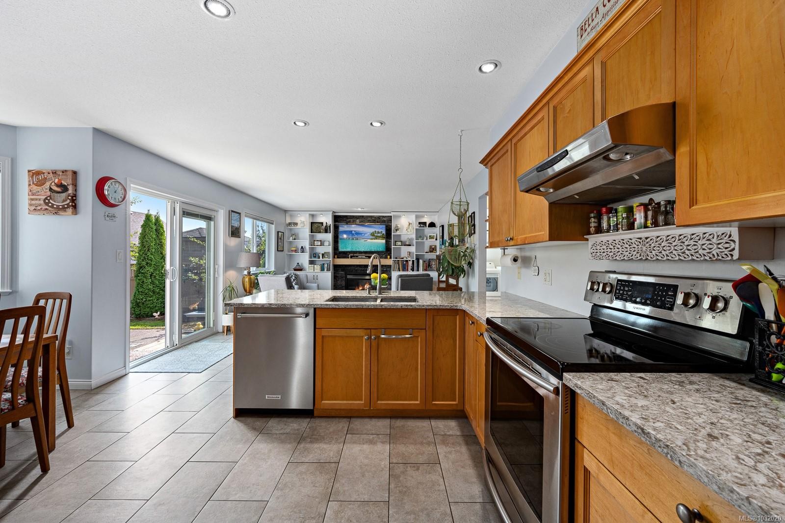 1952 Marten Ave, Comox, BC