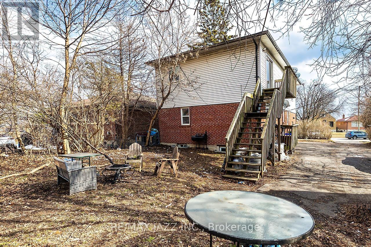 Large back yard - 380 Phillip Murray Avenue, Oshawa (Lakeview), ON - Outdoor