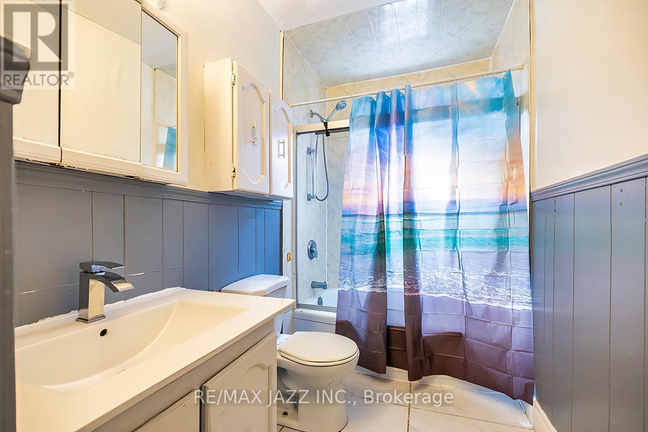 Unit 2 (main) - 4 piece bathroom - 380 Phillip Murray Avenue, Oshawa (Lakeview), ON - Indoor Photo Showing Bathroom
