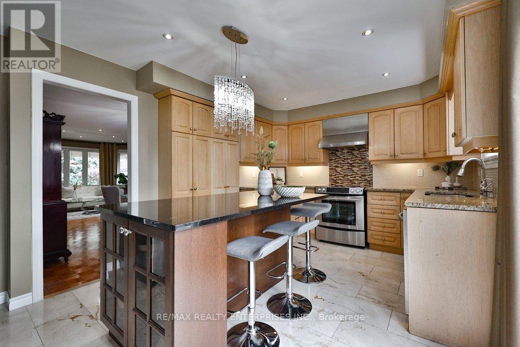 3022 Dalehurst Drive, Mississauga, ON - Indoor Photo Showing Kitchen