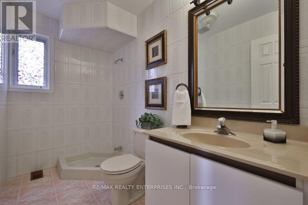 3022 Dalehurst Drive, Mississauga, ON - Indoor Photo Showing Bathroom