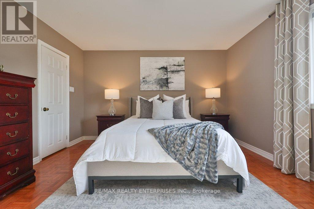 3022 Dalehurst Drive, Mississauga, ON - Indoor Photo Showing Bedroom