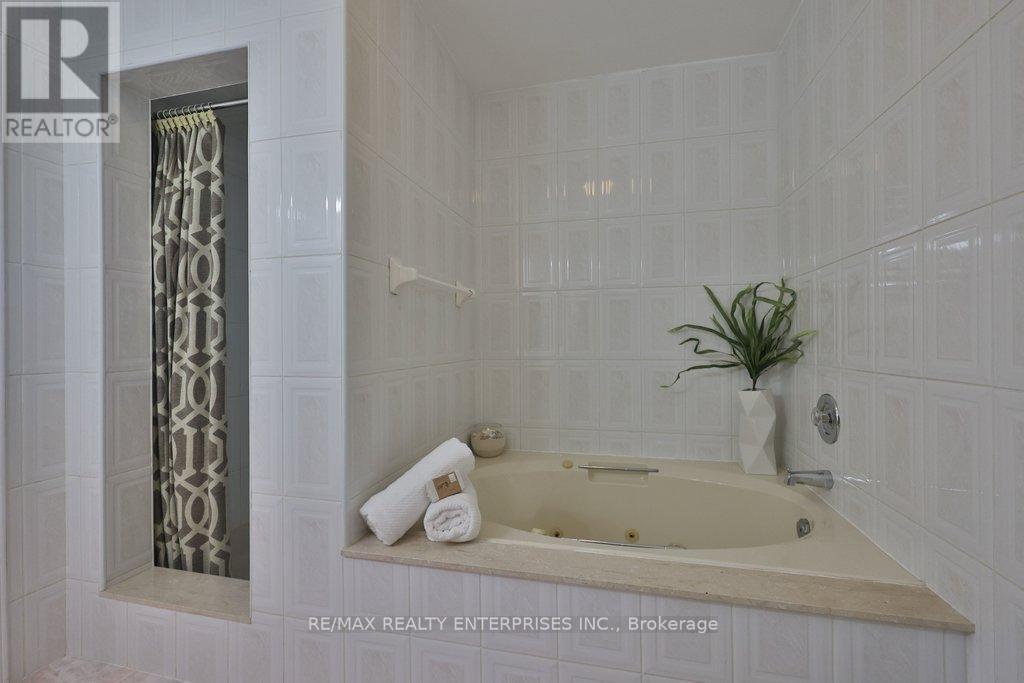 3022 Dalehurst Drive, Mississauga, ON - Indoor Photo Showing Bathroom