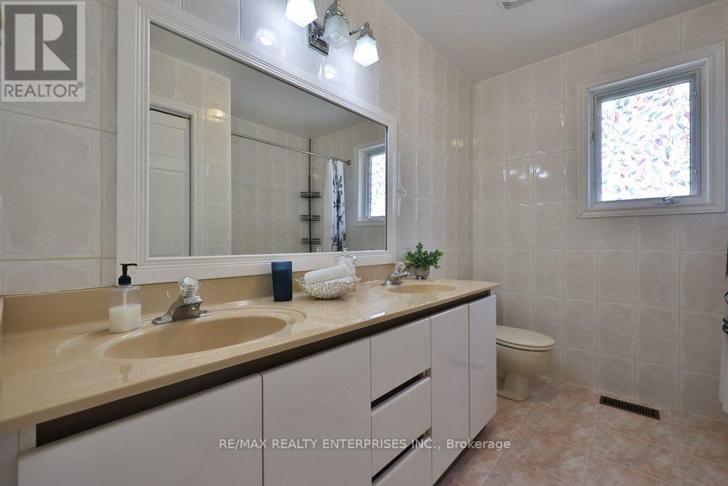 3022 Dalehurst Drive, Mississauga, ON - Indoor Photo Showing Bathroom