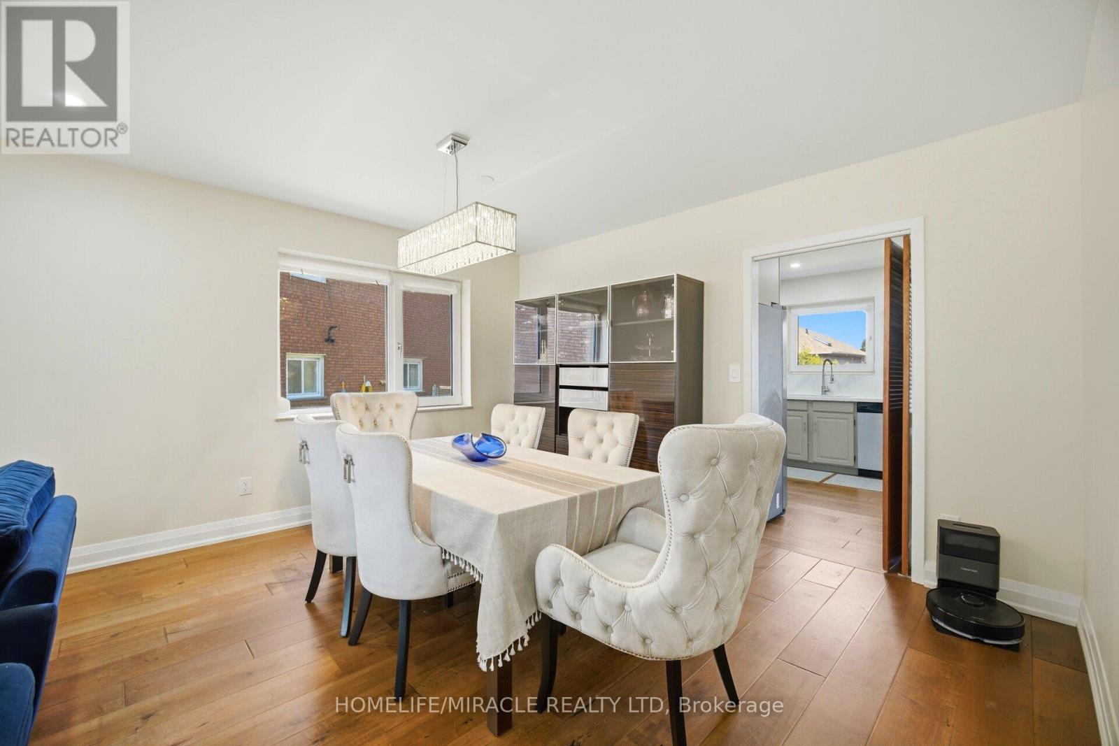 38 Leclaire Street, Hamilton, ON - Indoor Photo Showing Dining Room