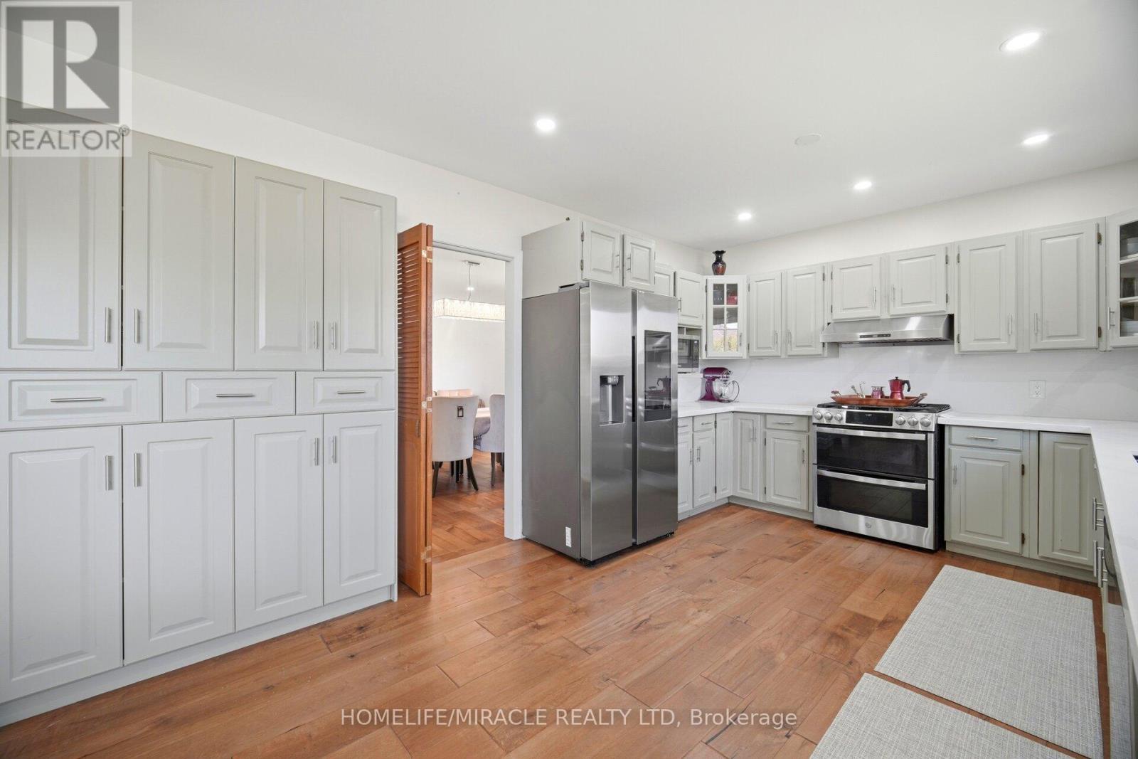 38 Leclaire Street, Hamilton, ON - Indoor Photo Showing Kitchen