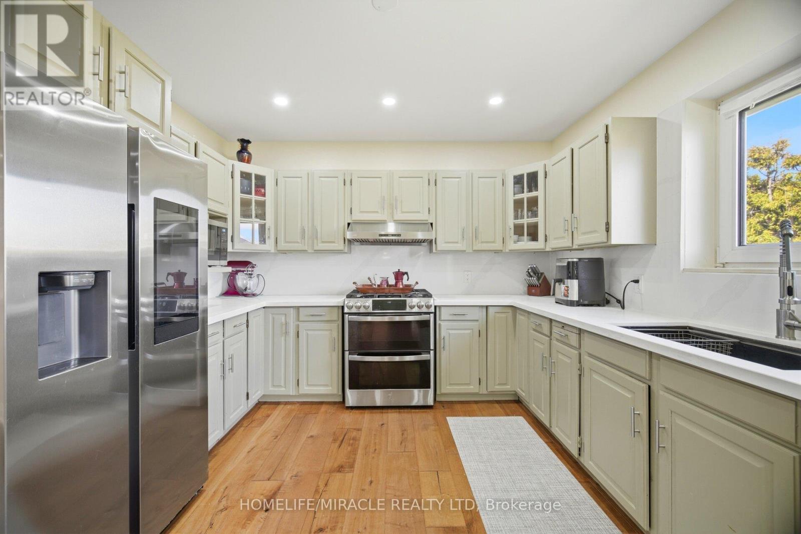 38 Leclaire Street, Hamilton, ON - Indoor Photo Showing Kitchen With Stainless Steel Kitchen