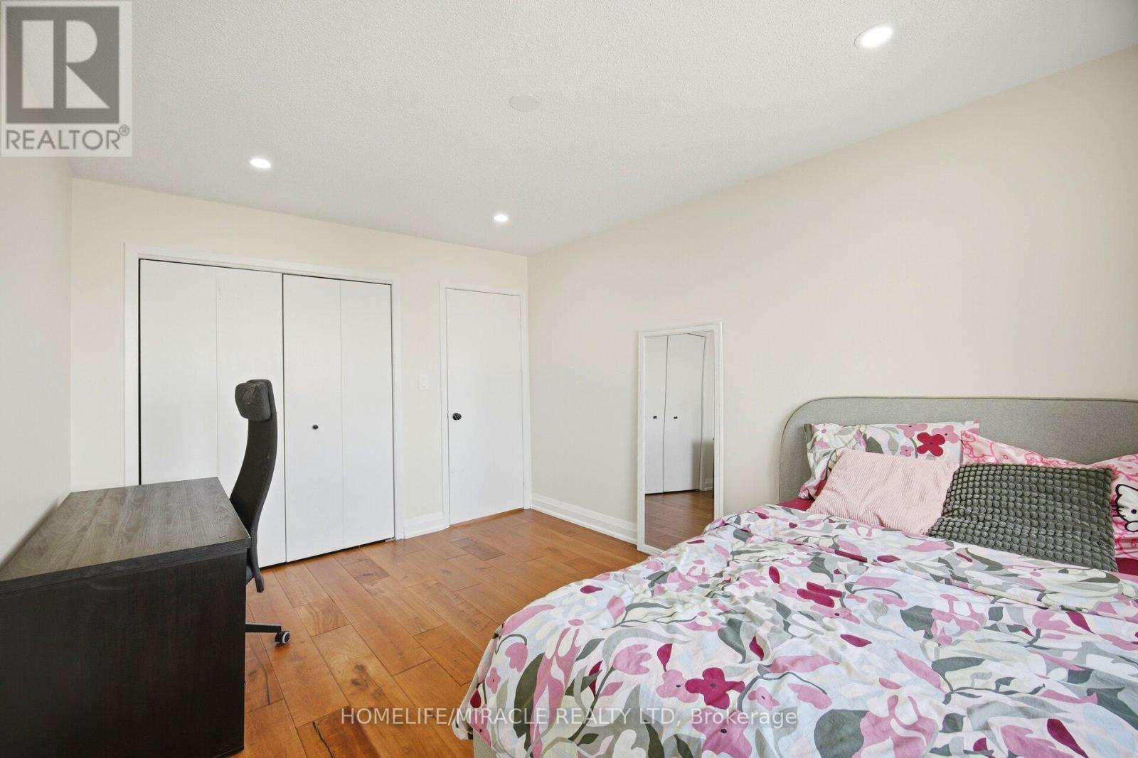 38 Leclaire Street, Hamilton, ON - Indoor Photo Showing Bedroom