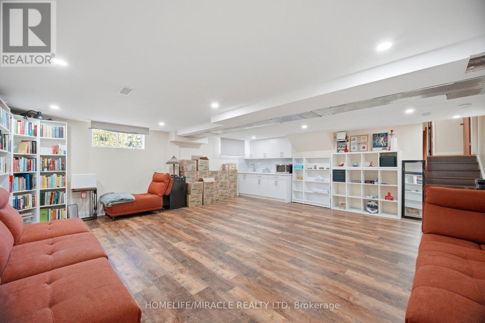 38 Leclaire Street, Hamilton, ON - Indoor