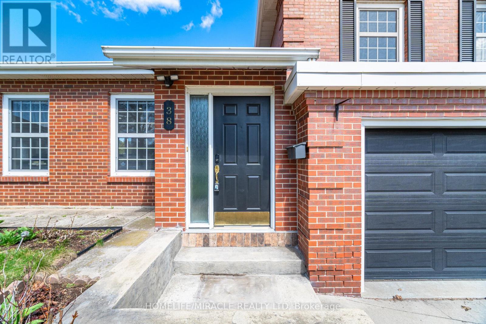 38 Leclaire Street, Hamilton, ON - Outdoor