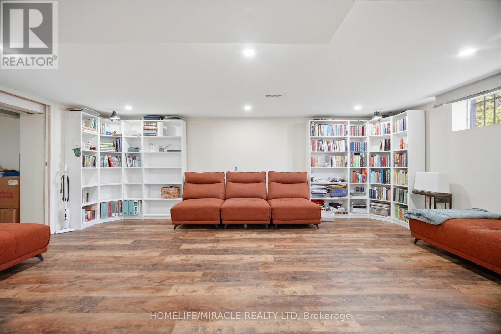 38 Leclaire Street, Hamilton, ON - Indoor