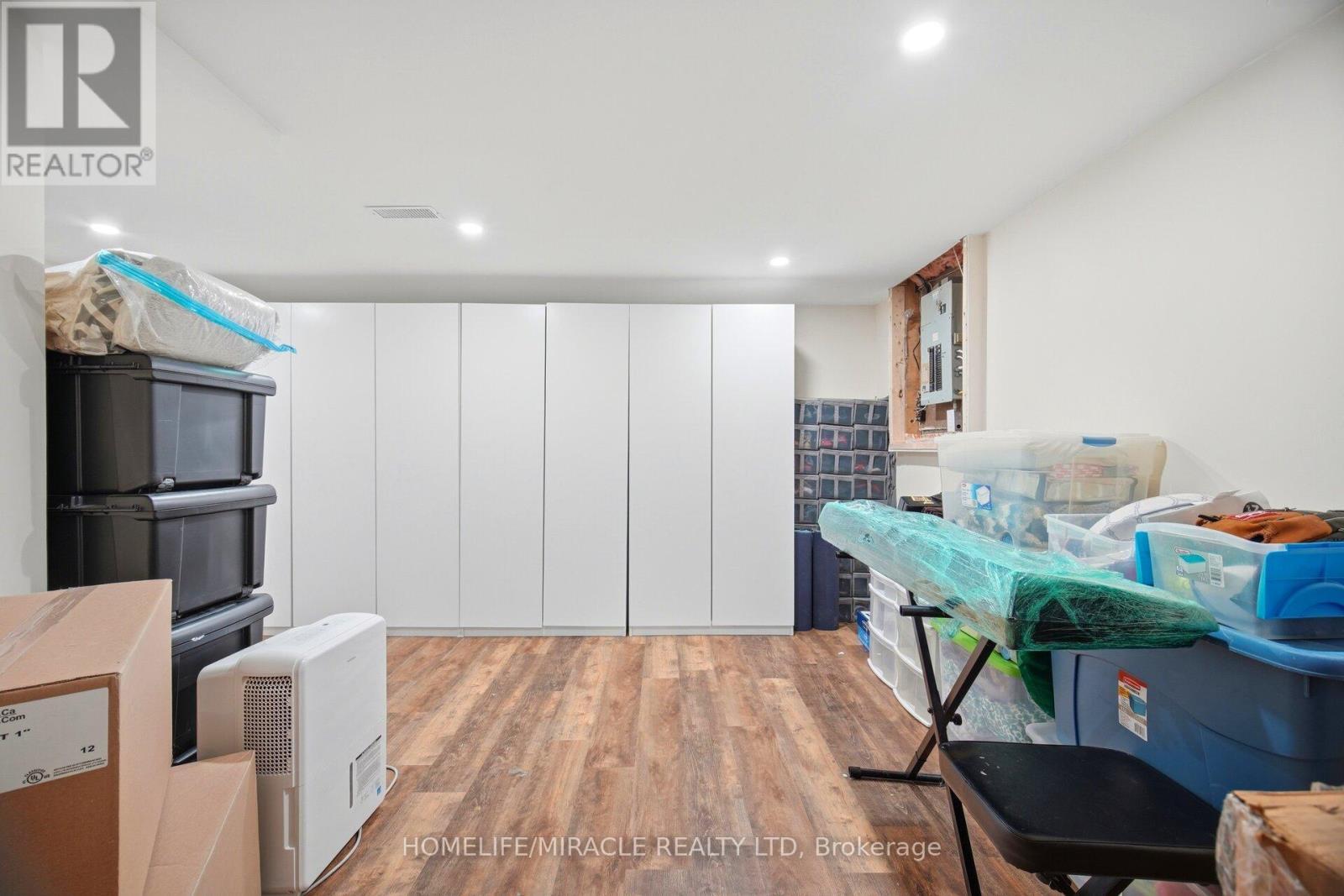 38 Leclaire Street, Hamilton, ON - Indoor