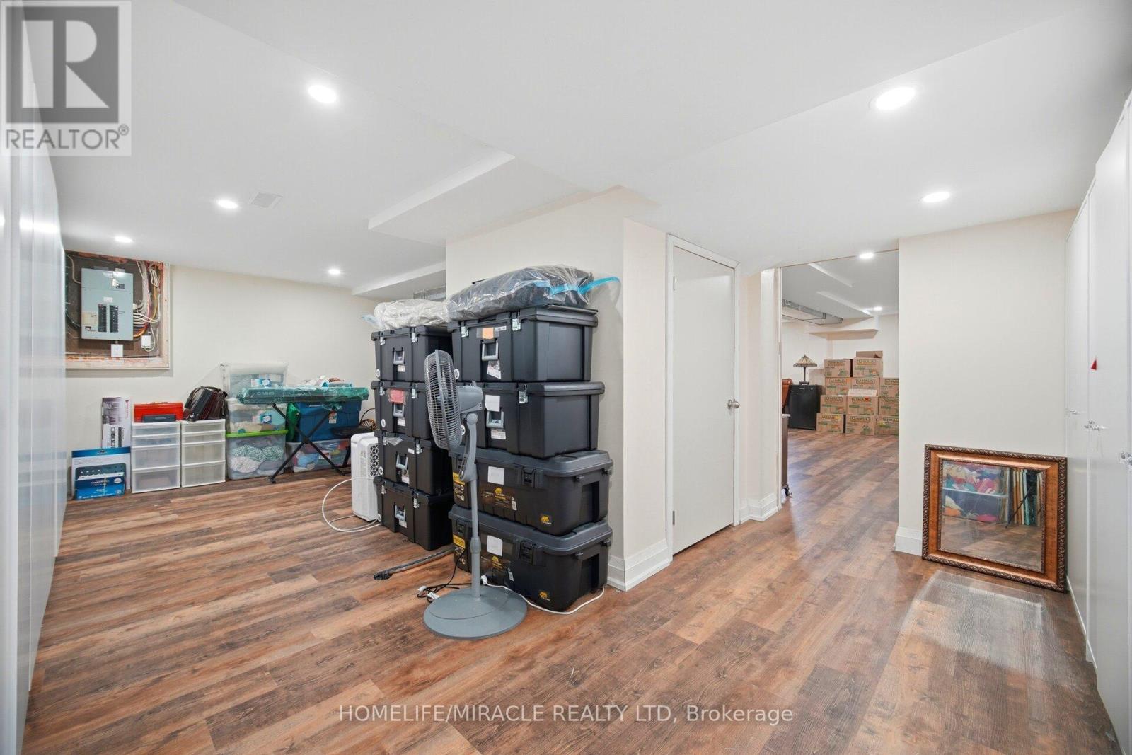 38 Leclaire Street, Hamilton, ON - Indoor