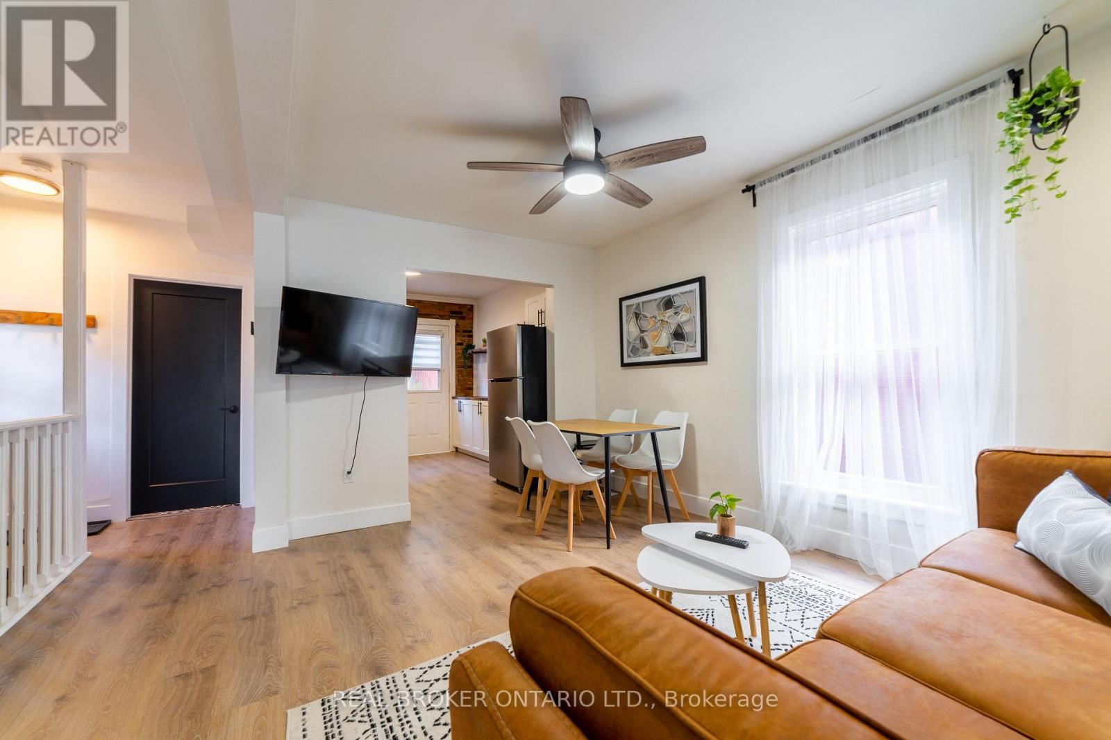 19 Century Street, Hamilton, ON - Indoor Photo Showing Living Room