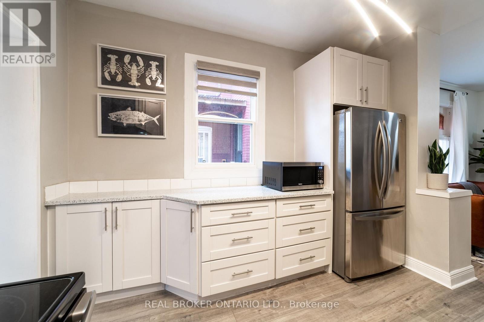 19 Century Street, Hamilton, ON - Indoor Photo Showing Kitchen