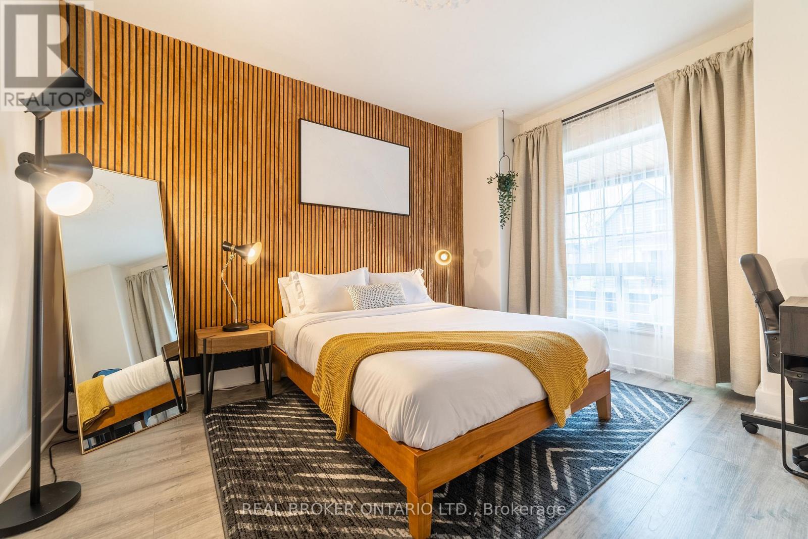 19 Century Street, Hamilton, ON - Indoor Photo Showing Bedroom