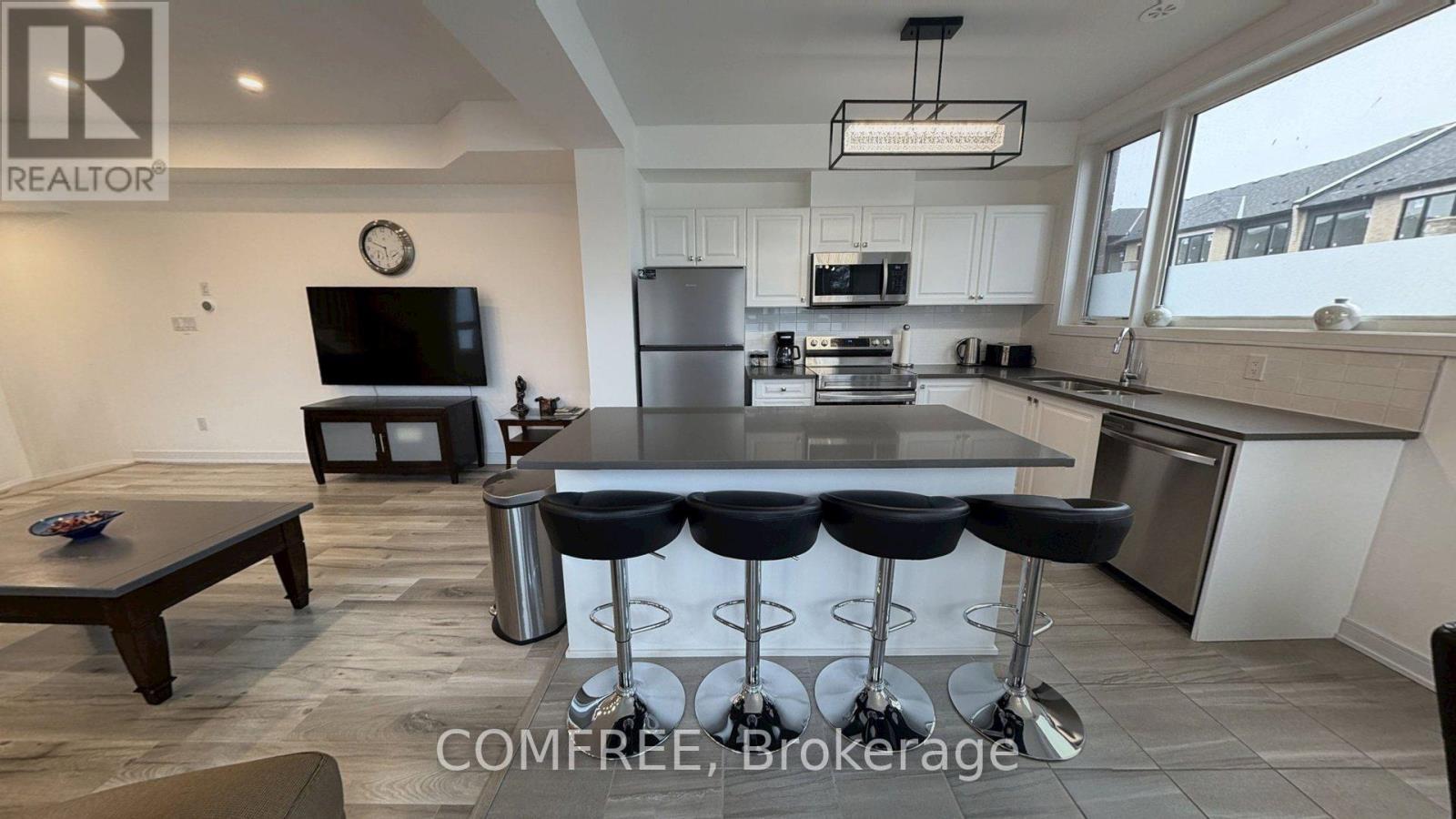 1 Red Maple Lane, Barrie (Innis-Shore), ON - Indoor Photo Showing Kitchen