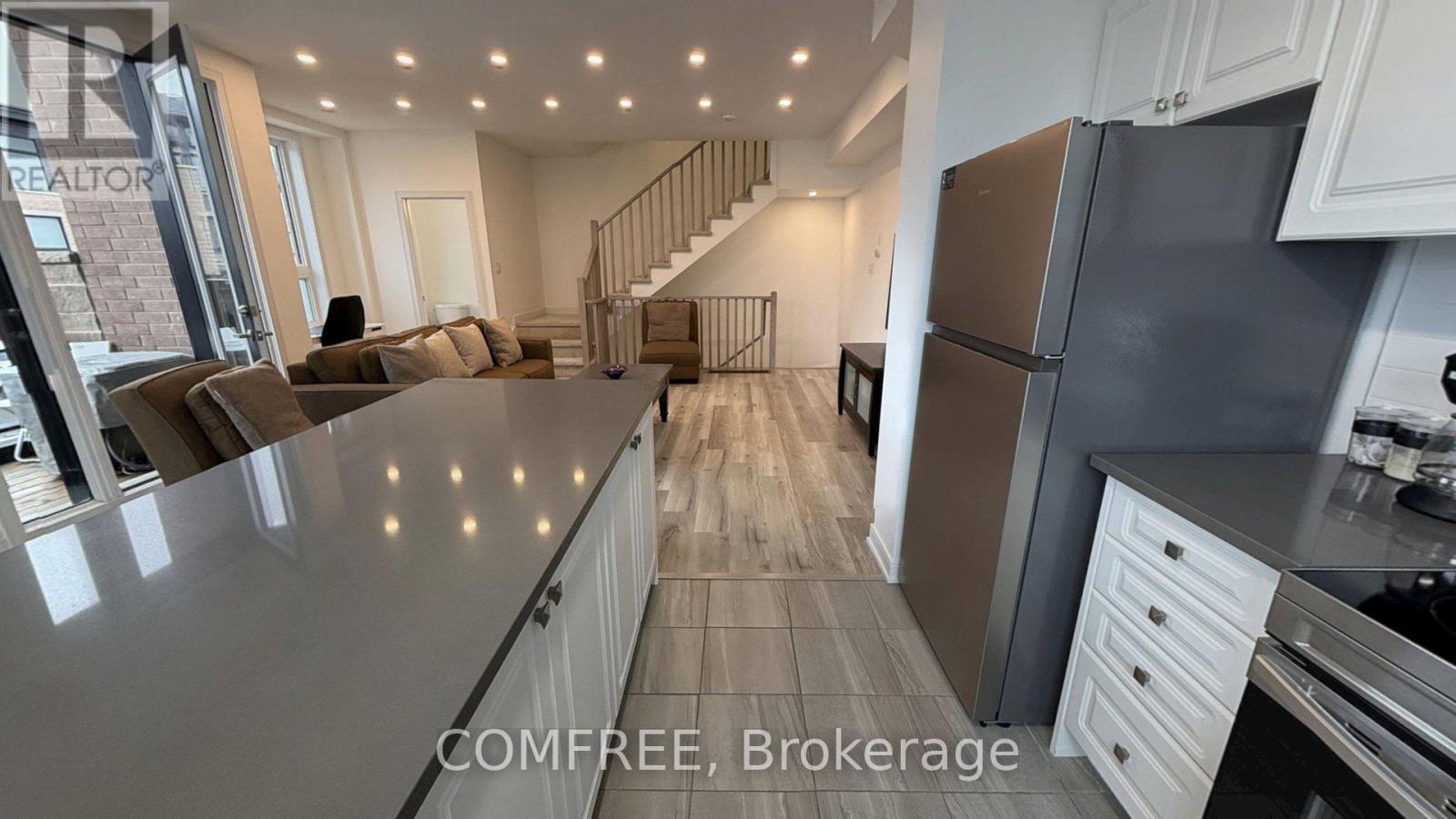 1 Red Maple Lane, Barrie (Innis-Shore), ON - Indoor Photo Showing Kitchen