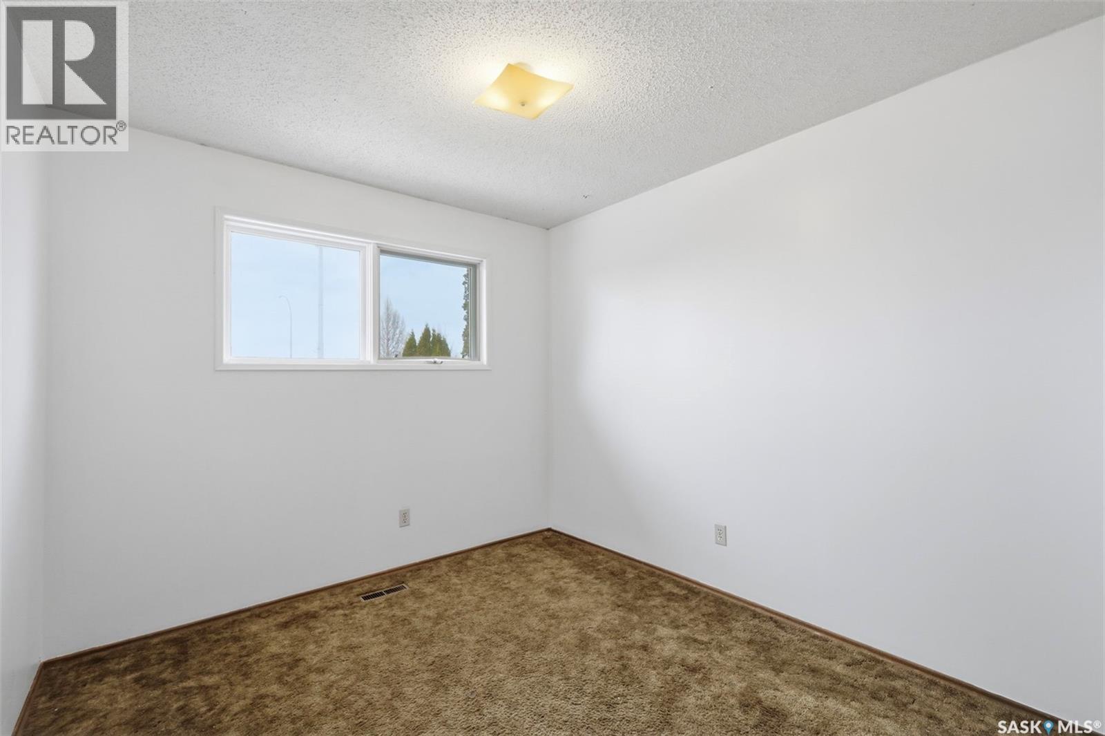 142 Heise Crescent, Saskatoon, SK - Indoor Photo Showing Other Room