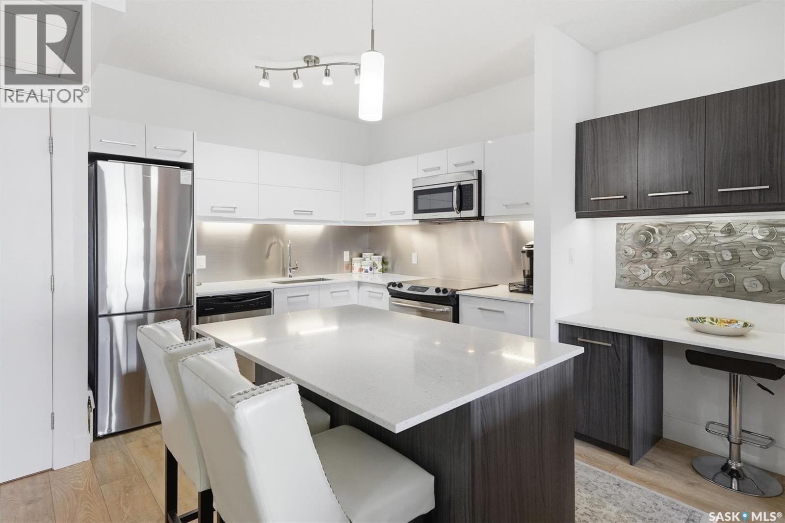 217 404 C Avenue S, Saskatoon, SK - Indoor Photo Showing Kitchen With Upgraded Kitchen