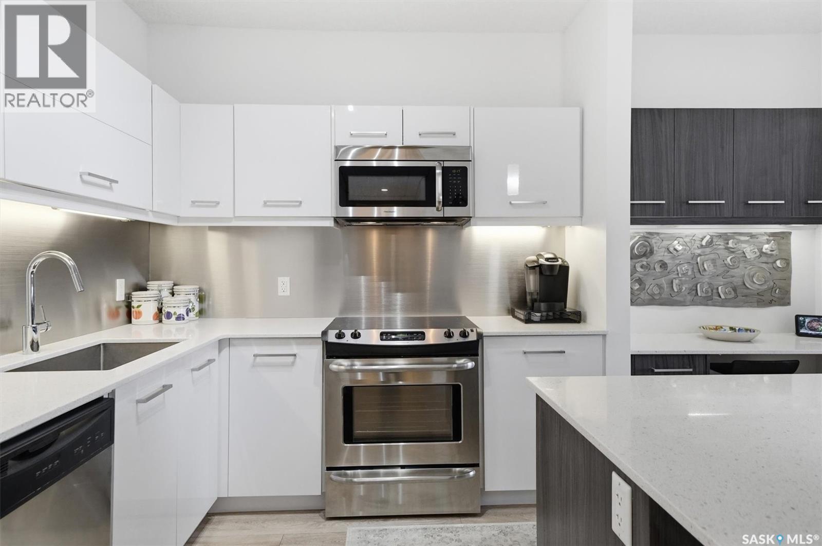 217 404 C Avenue S, Saskatoon, SK - Indoor Photo Showing Kitchen With Upgraded Kitchen