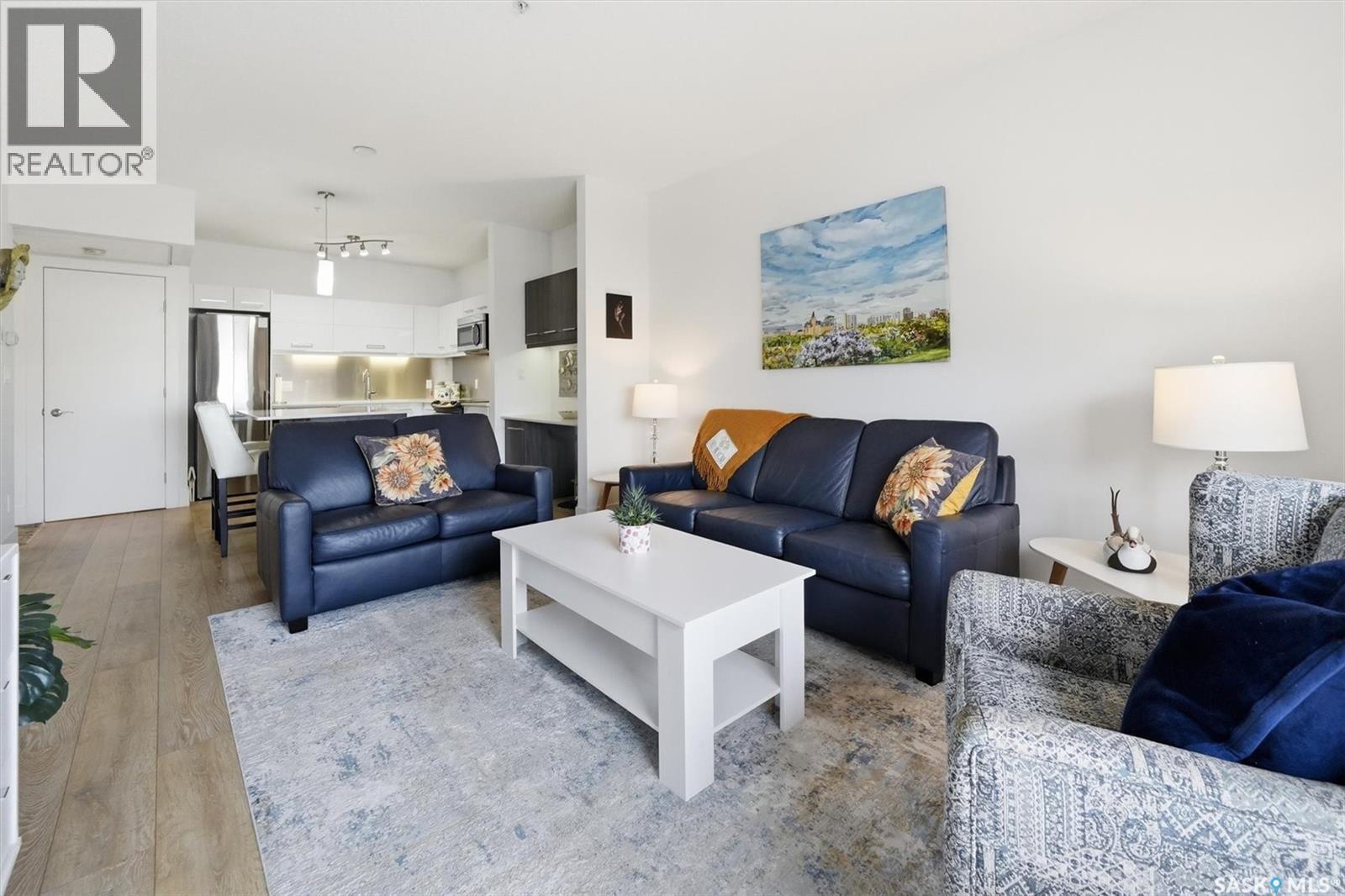 217 404 C Avenue S, Saskatoon, SK - Indoor Photo Showing Living Room