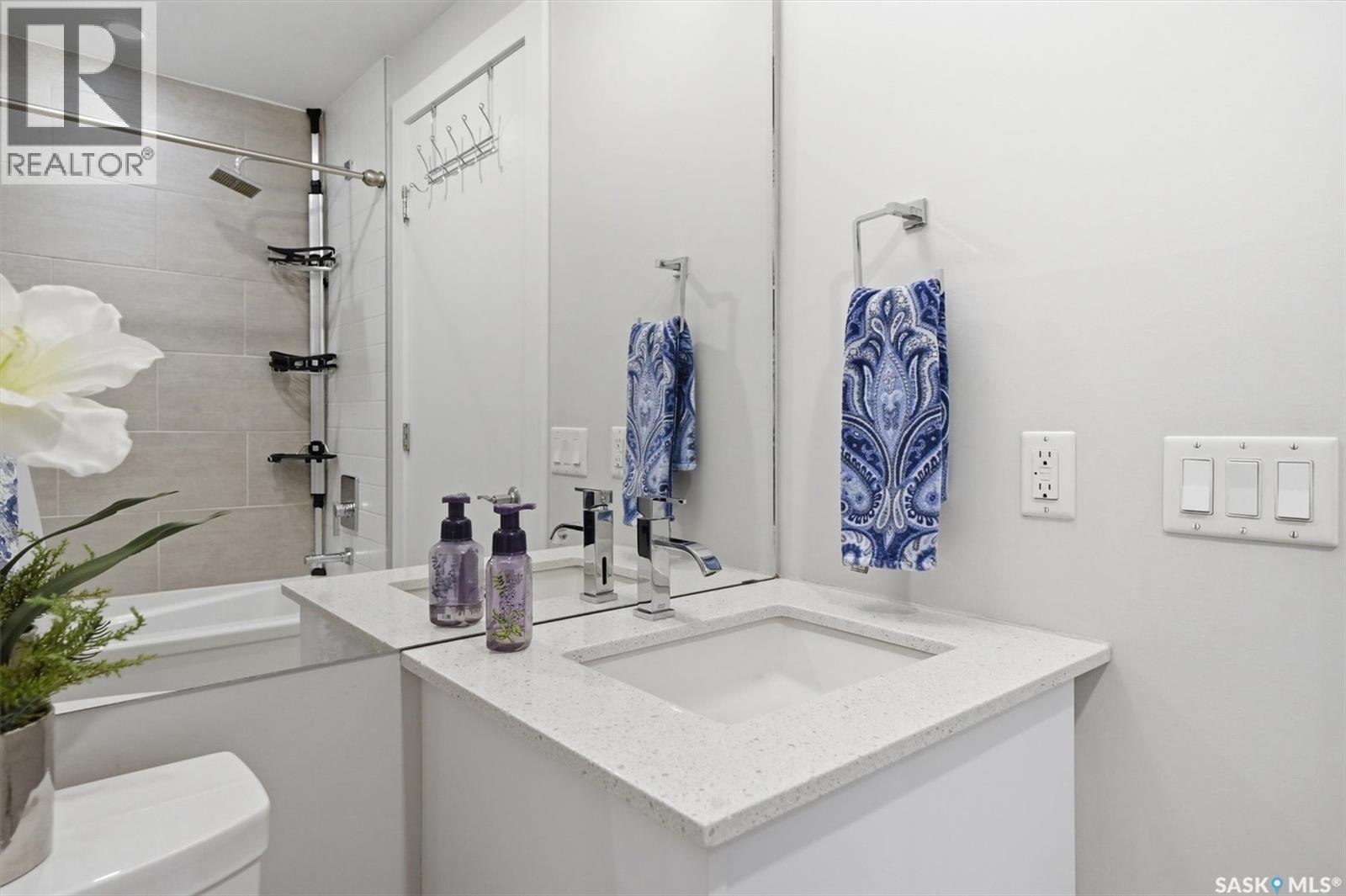 217 404 C Avenue S, Saskatoon, SK - Indoor Photo Showing Bathroom