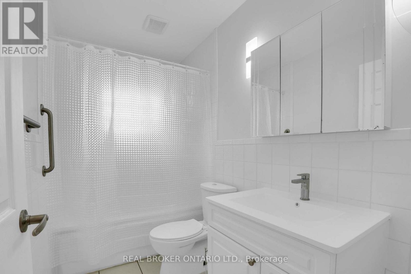37 Nicklin Crescent, Guelph, ON - Indoor Photo Showing Bathroom
