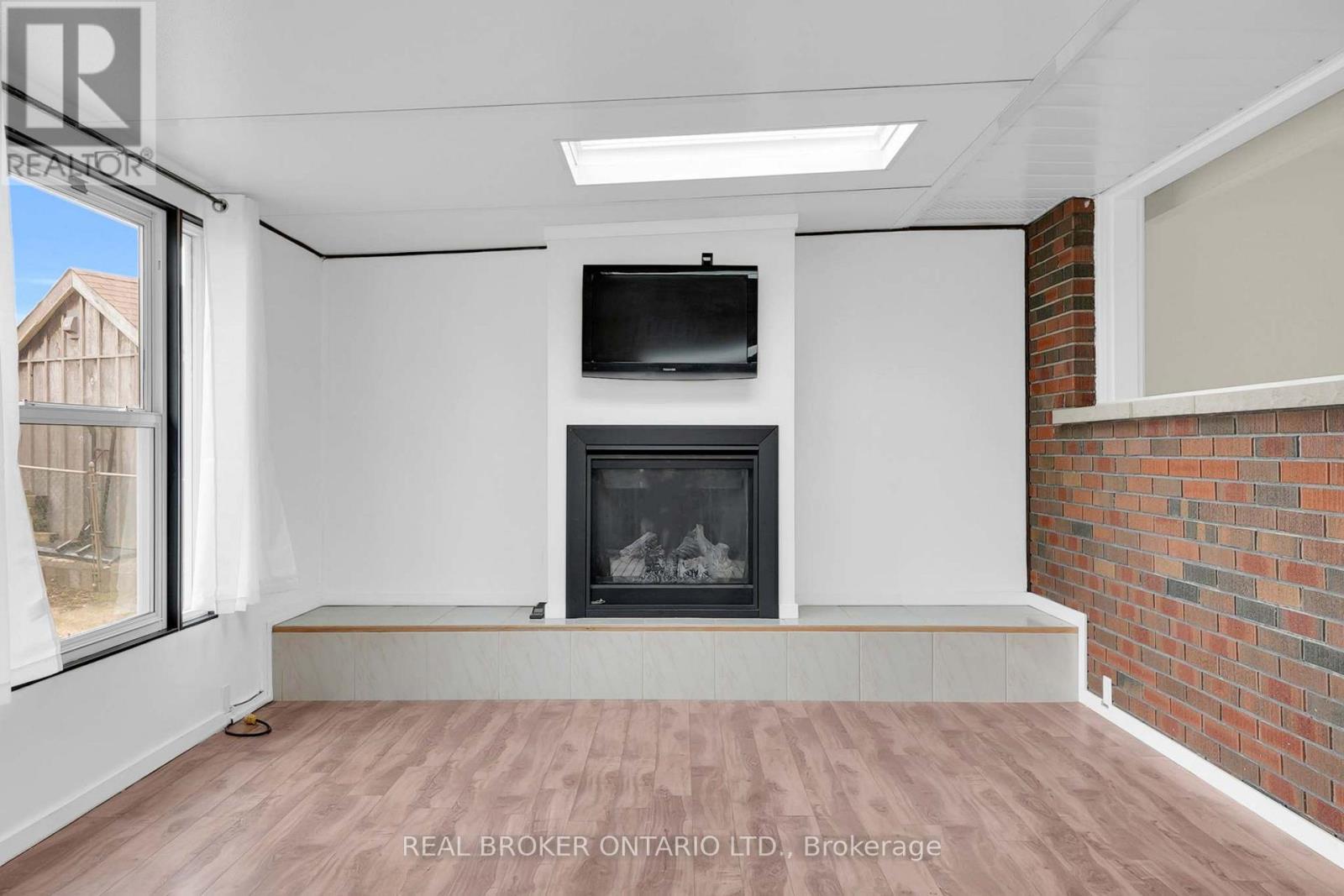 37 Nicklin Crescent, Guelph, ON - Indoor With Fireplace
