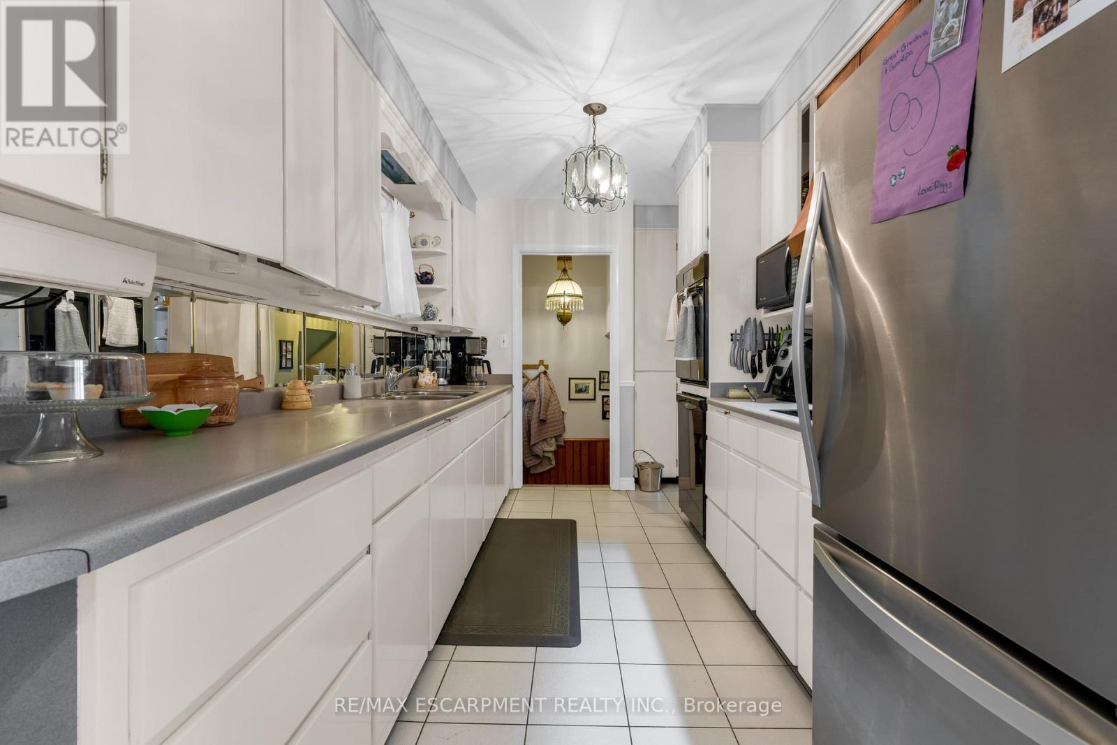 609 Green Mountain Road E, Hamilton, ON - Indoor Photo Showing Kitchen