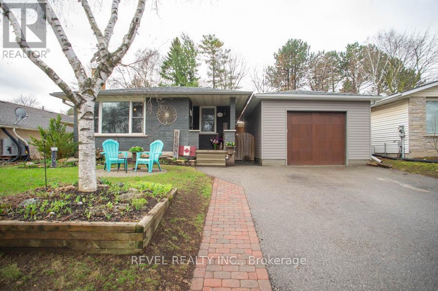 102 Century Hill Drive, Kitchener, ON - Outdoor