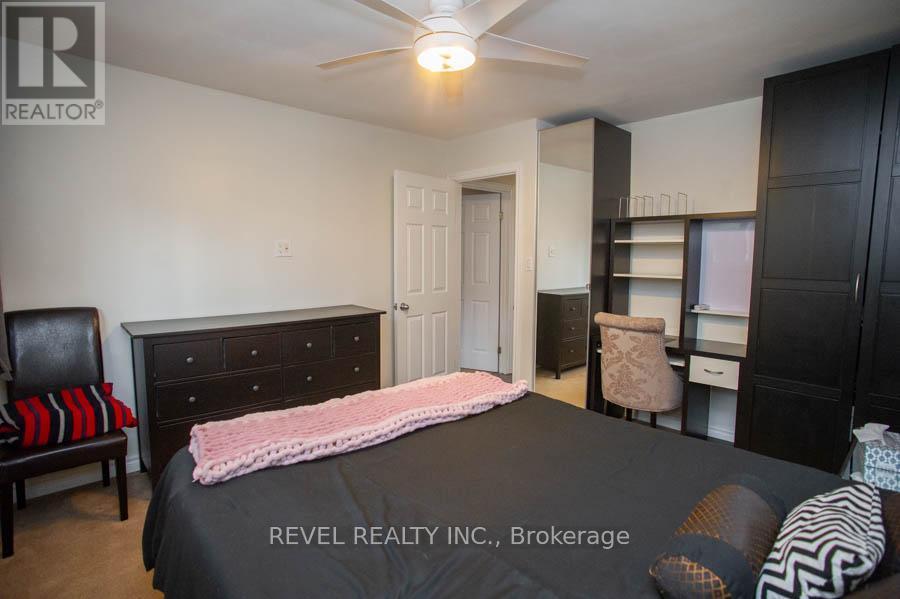 102 Century Hill Drive, Kitchener, ON - Indoor Photo Showing Bedroom