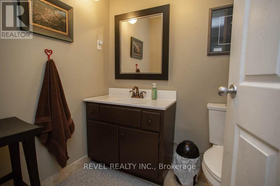 102 Century Hill Drive, Kitchener, ON - Indoor Photo Showing Bathroom