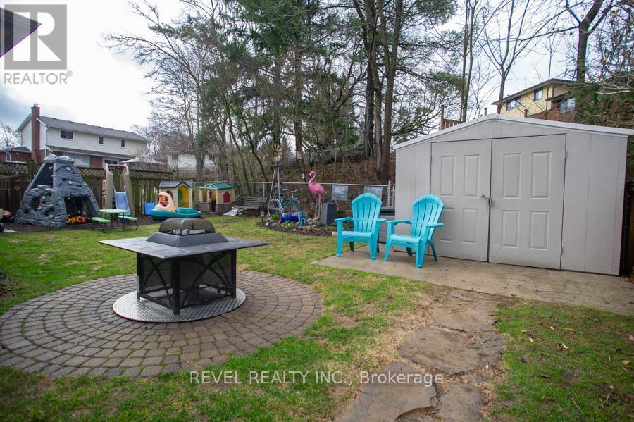 102 Century Hill Drive, Kitchener, ON - Outdoor