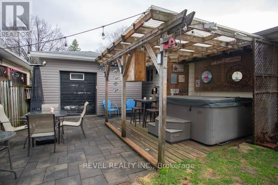 102 Century Hill Drive, Kitchener, ON - Outdoor