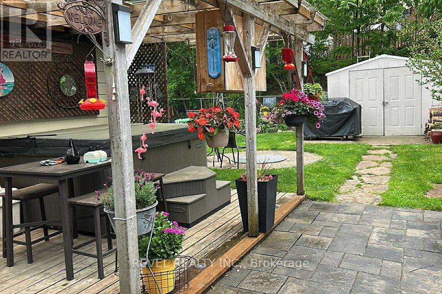 102 Century Hill Drive, Kitchener, ON - Outdoor