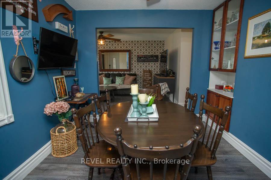 102 Century Hill Drive, Kitchener, ON - Indoor Photo Showing Dining Room