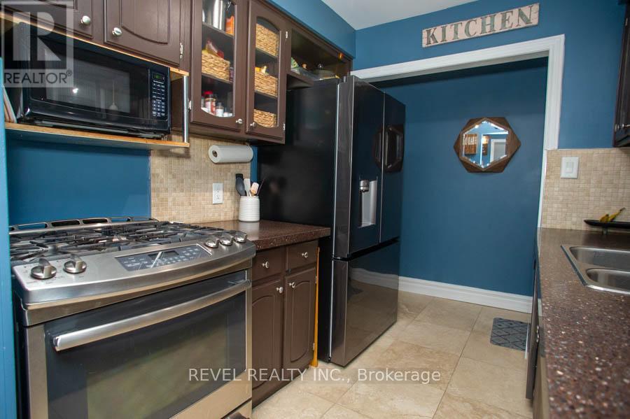 102 Century Hill Drive, Kitchener, ON - Indoor Photo Showing Kitchen With Double Sink