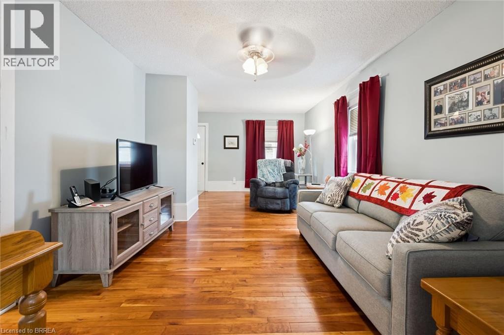 This living area features polished hardwood flooring and light-colored walls - 28 Davidson Street, Cambridge, ON - Indoor Photo Showing Living Room