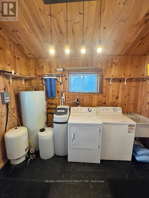 1056 Elm Road, Innisfil, ON - Indoor Photo Showing Laundry Room