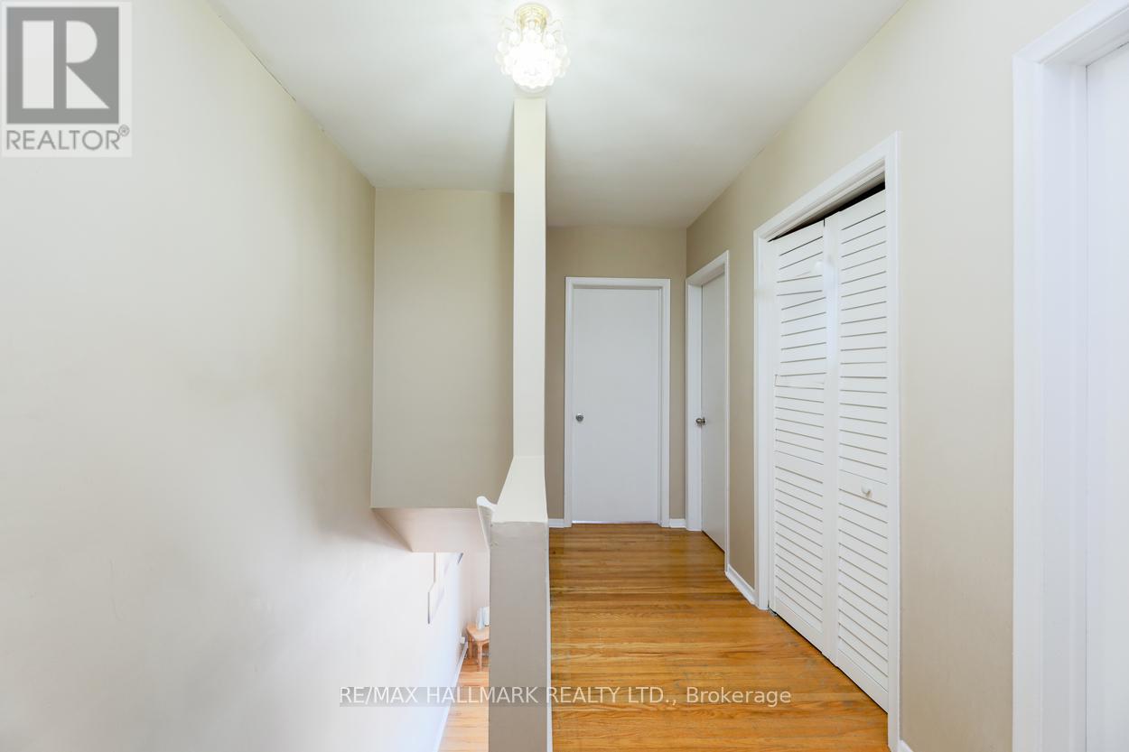 Hallway - 2 - 2844 Danforth Avenue, Toronto, ON