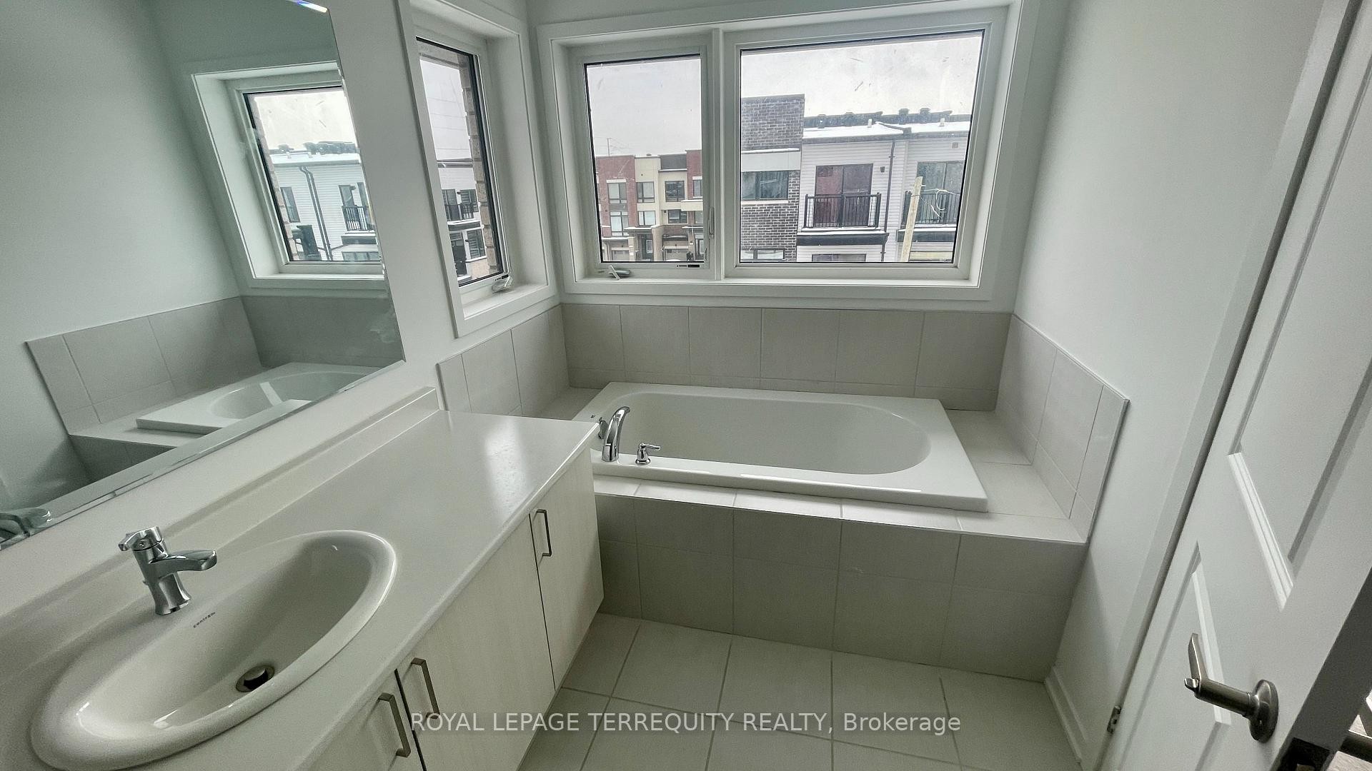 815 Stanstead Path, Oshawa, ON - Indoor Photo Showing Bathroom