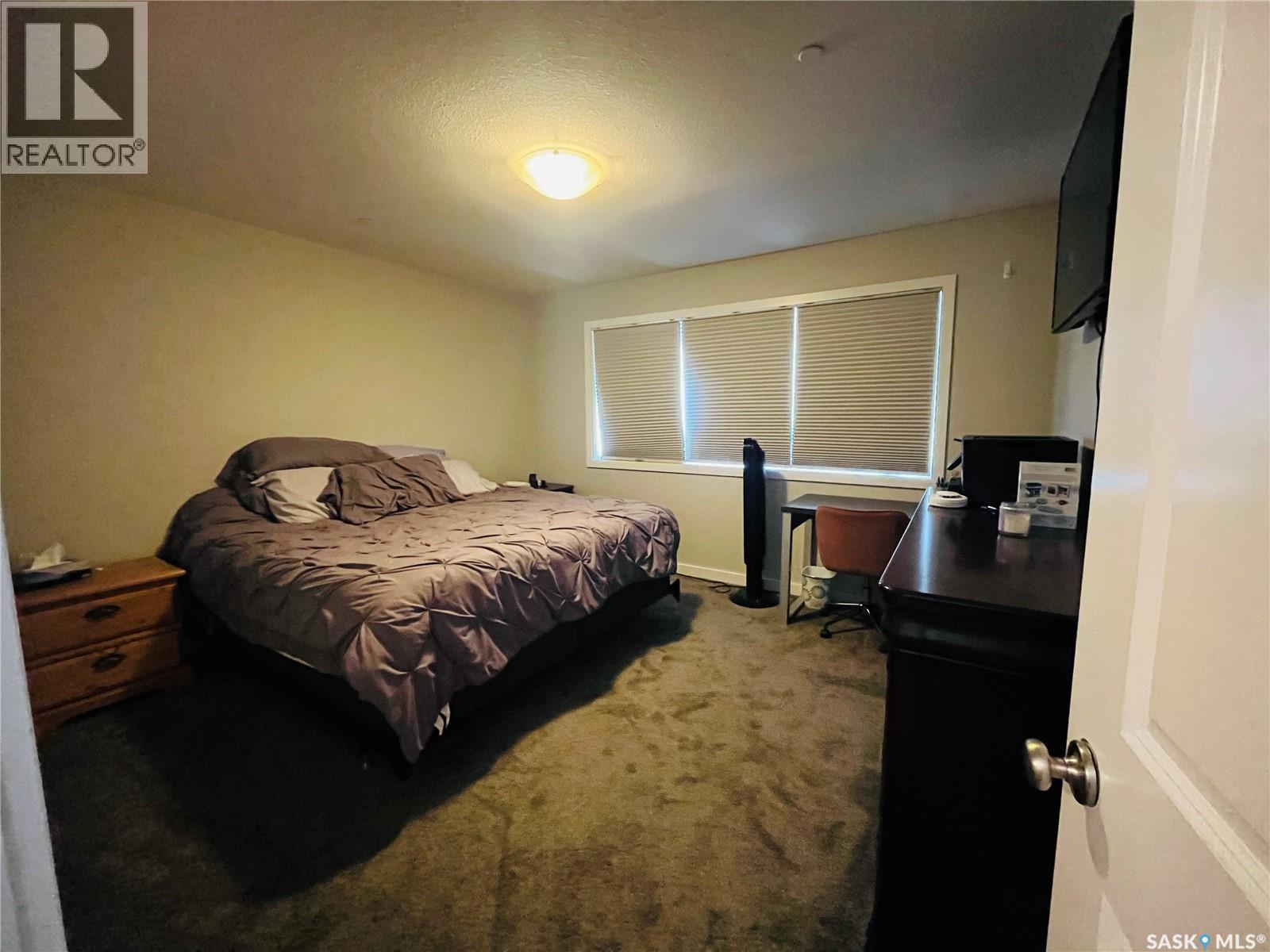 642 Glenridge Avenue, Swift Current, SK - Indoor Photo Showing Bedroom