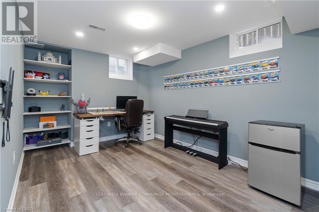 4 Macbean Crescent, Hamilton, ON - Indoor