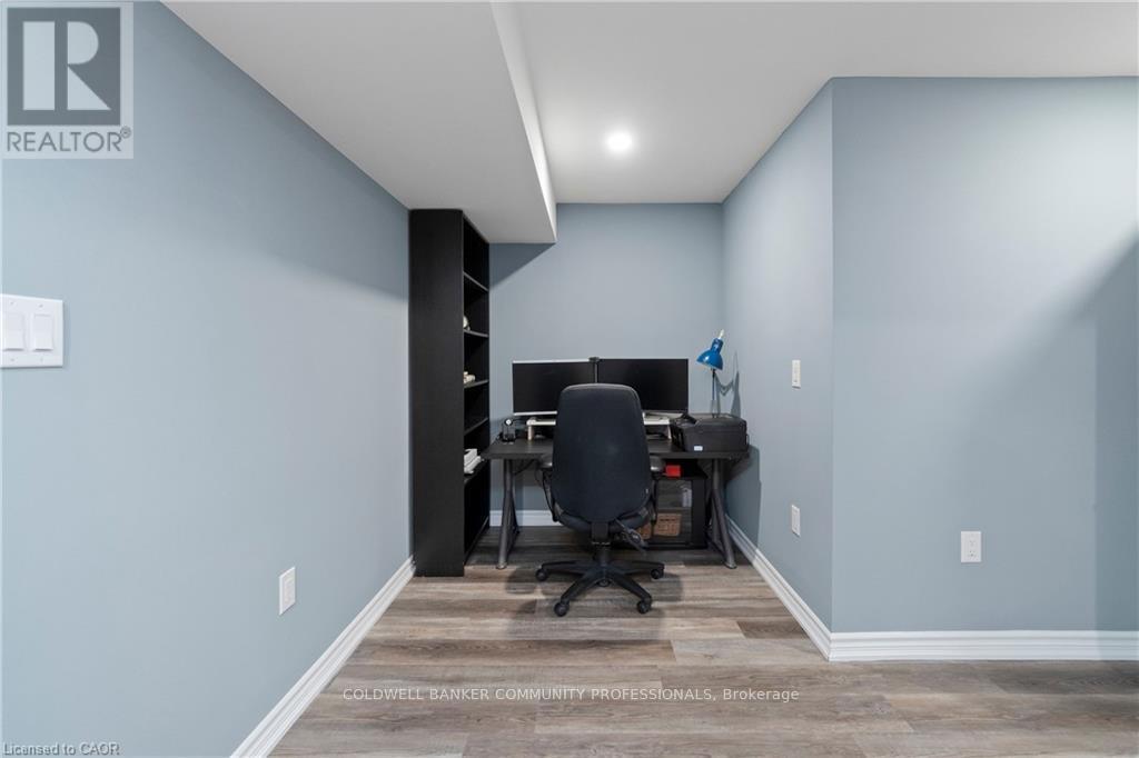 4 Macbean Crescent, Hamilton, ON - Indoor