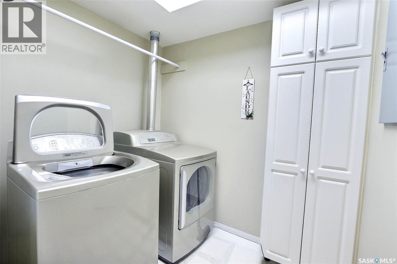 201 1 26Th Street E, Prince Albert, SK - Indoor Photo Showing Laundry Room
