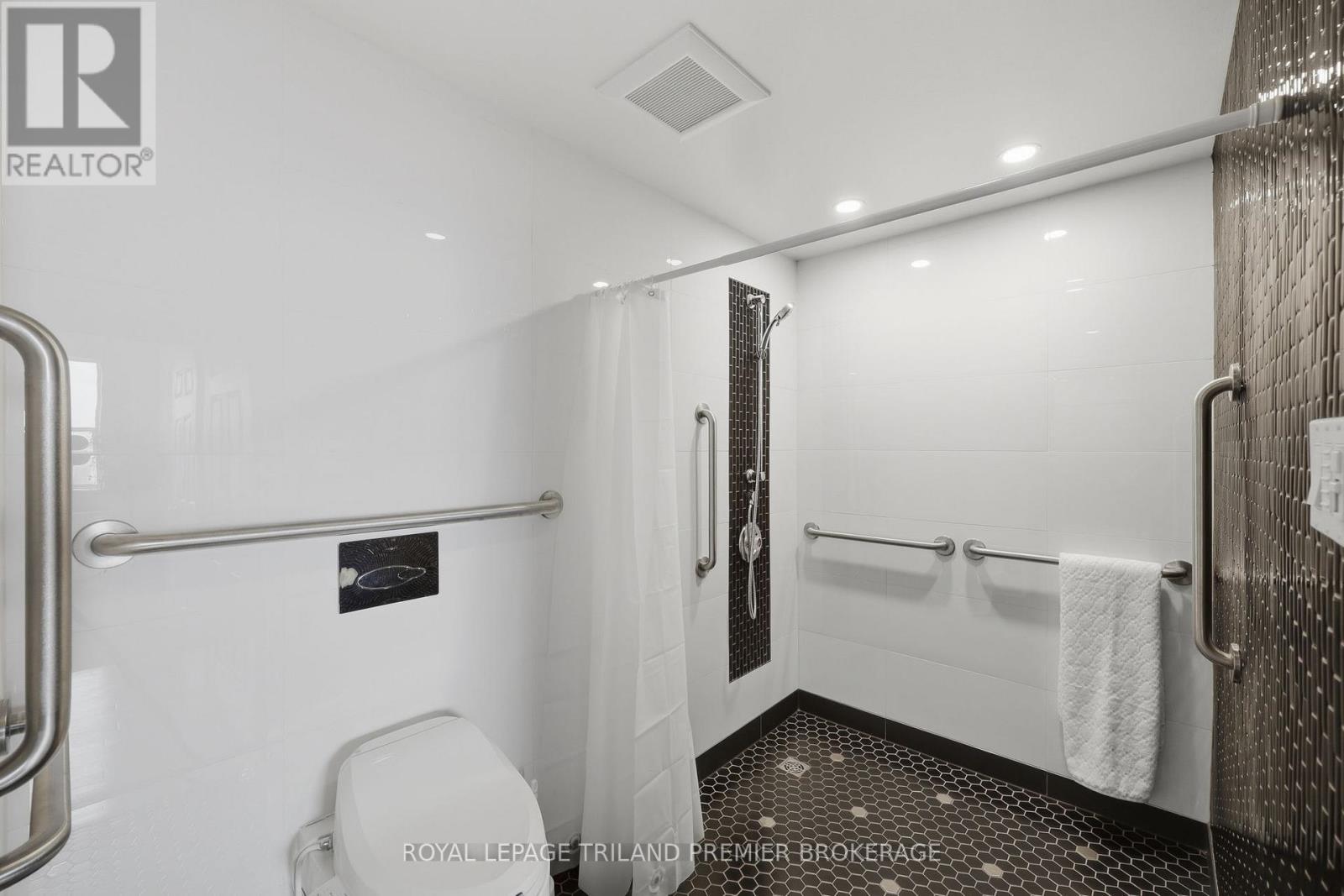 1004 - 600 Talbot Street, London East (East F), ON