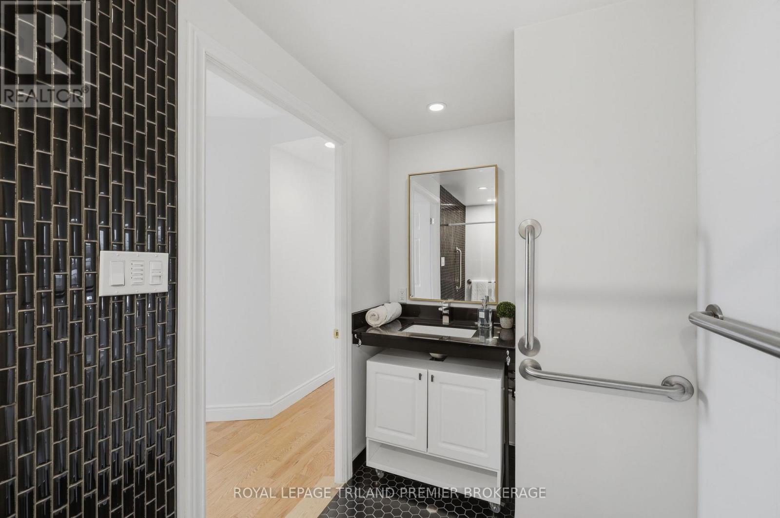 1004 - 600 Talbot Street, London East (East F), ON