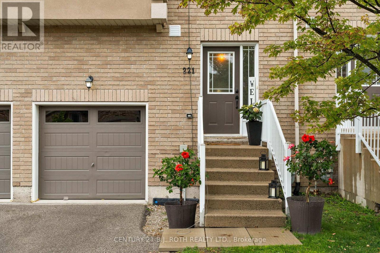221 Harvie Road, Barrie, ON - Outdoor With Exterior